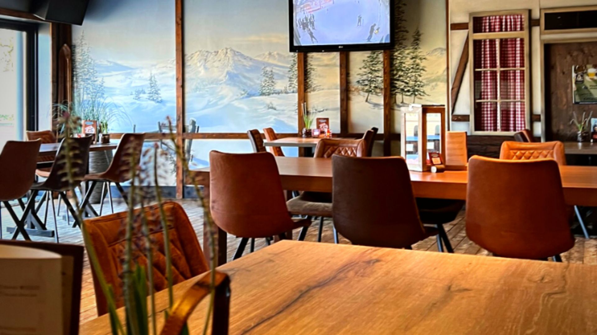 Restaurant van Montana Snowcenter met uitzicht op de piste